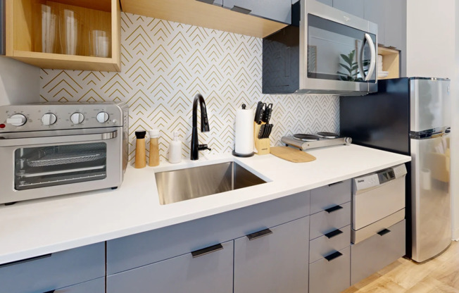 Studio, 1 bath, 390 sqft, $1,550, Unit The Perch - 1