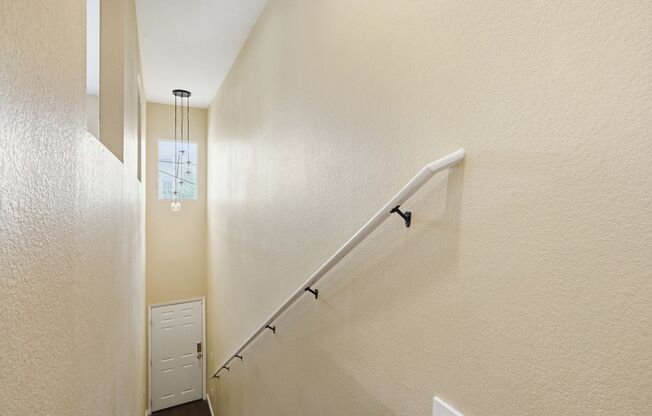 Americana Property Mgmt - Luxury condo 1b - 1b near Summerlin