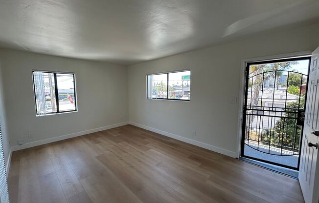 Upstairs 2 Bedroom 1 Bathroom on Felspar Available Now