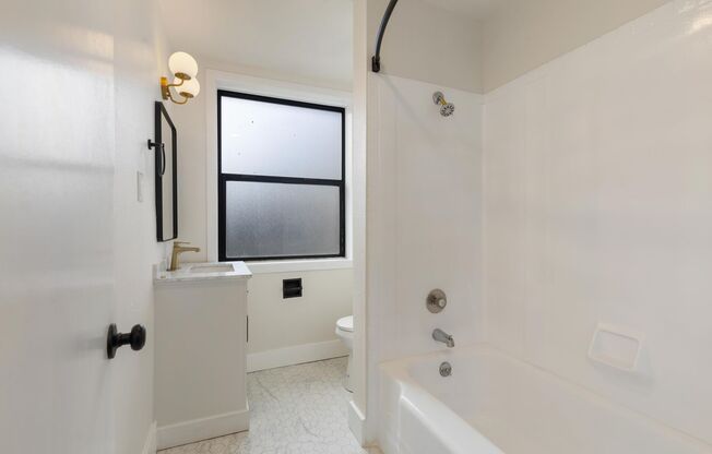 3 beds, 1 bath, 1,540 sqft, $3,425, Unit 1305-5