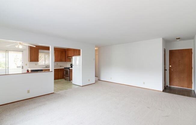 2 beds, 1 bath, $2,300, Unit E