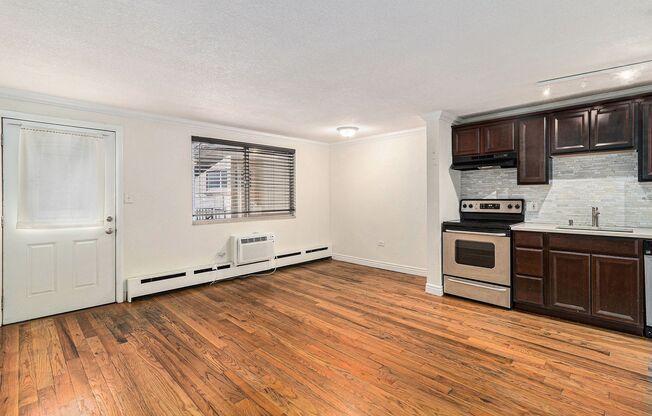 2 Bedroom 1 Bath in the Heart of West Wash Park!