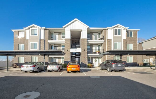 Stunning 2 Bed - 2 Bath - Pet Friendly Condo in Great Ogden Location! Available NOW!