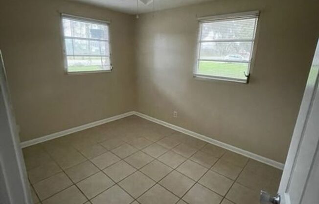 3 beds, 1 bath, $1,600