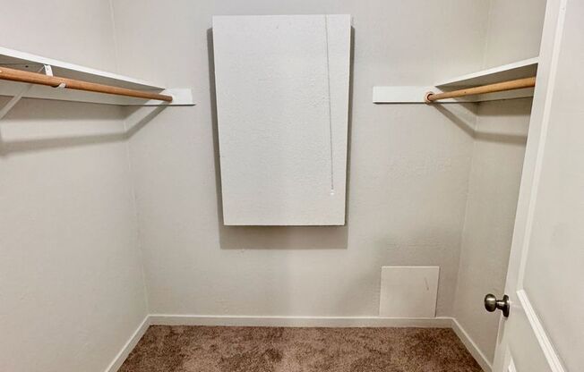 3 beds, 1 bath, 900 sqft, $1,640, Unit 1