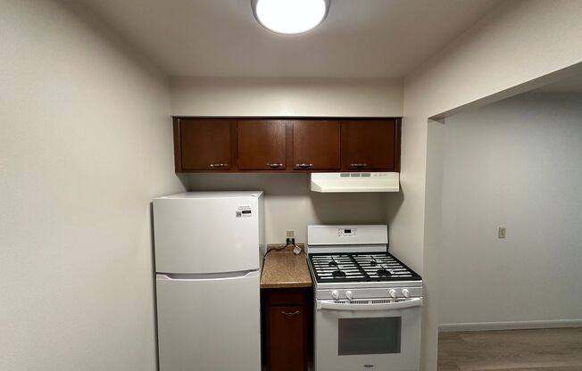 2 beds, 1 bath, $1,295, Unit 114