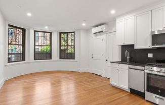 389 COMMONWEALTH AVE