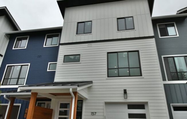 3bd/2.5ba Monroe Townhome