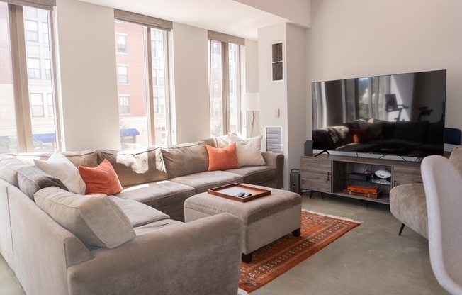 1 bed, 1 bath, 829 sqft, $4,300, Unit 210