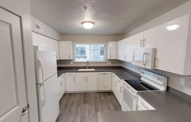 2 BED 1 BATH APARTMENT FOR RENT IN OREM!!!