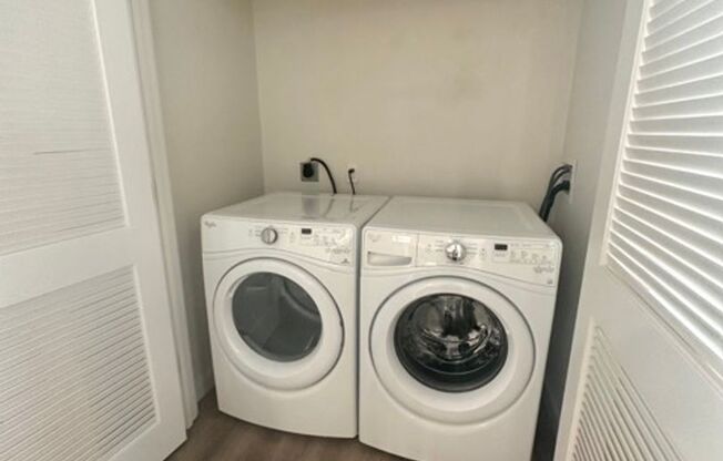 2 beds, 2.5 baths, 920 sqft, $3,095, Unit 213