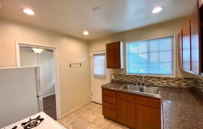 2 beds, 1 bath, $2,195