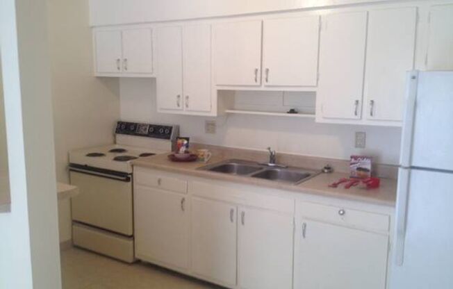 1 bed, 1 bath, 600 sqft, $875, Unit A03