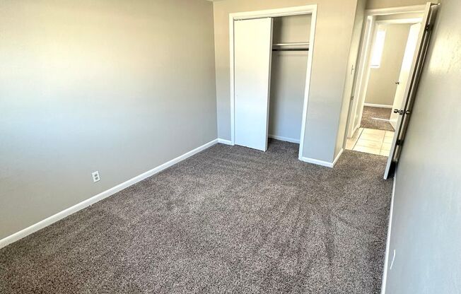 2 beds, 1 bath, 700 sqft, $1,300