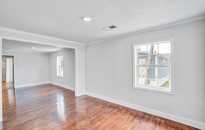 Modern Prime Location Near Park Circle
