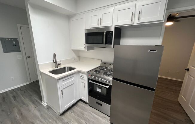 2 beds, 2 baths, 390 sqft, $2,898, Unit 208