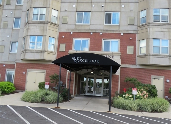 2 beds, 2 baths, 1,231 sqft, $2,700, Unit 213