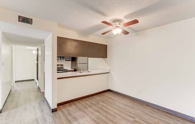2 beds, 1 bath, 820 sqft, $1,575, Unit 08-301