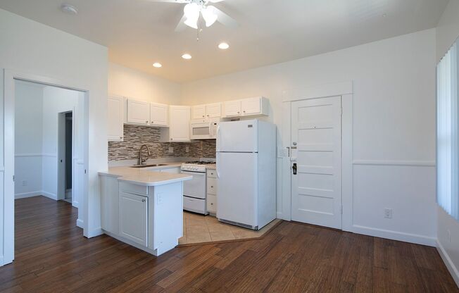 OPEN HOUSE: 10/4 9:30-10:30AM ~ Mission Hills: 1BR in Unique, Historic Building with Balcony!