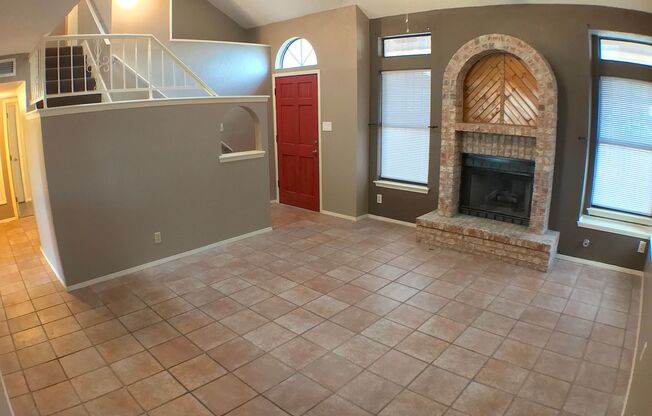 Northeast El Paso 3 bed with Refrig A/C and Bonus Loft!