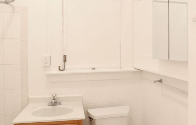 OPEN HOUSE: Thursday (3/12) 7:40pm-8:00pm. Downtown district second floor Junior 1BR on Bush at Mason, Laundry, Elevator (797 Bush St #103)