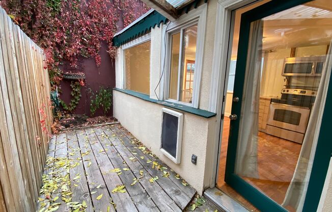 Beautiful 2 Bedroom 2 Bathroom Garden Apartment in West Washington Park!!