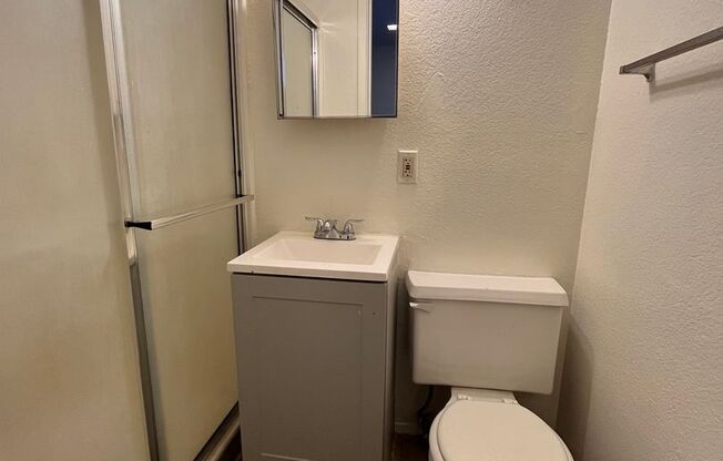 Studio, 1 bath, 495 sqft, $650, Unit Unit 27