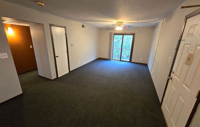 2 beds, 1.5 baths, $950, Unit 3W