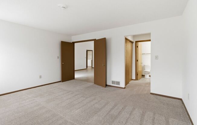 3 beds, 2 baths, 1,225 sqft, $2,025, Unit 4422-202