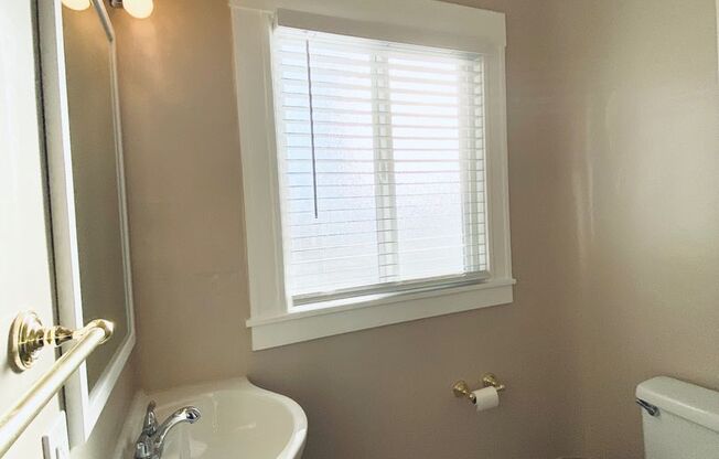 Studio, 1 bath, 375 sqft, $1,395, Unit 4