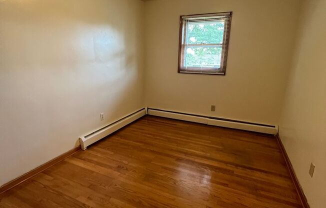 3 beds, 1.5 baths, 1,100 sqft, $1,980, Unit F-12