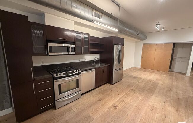 1 bed, 1 bath, 1,100 sqft, $2,600, Unit 506