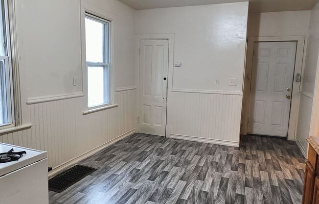 3 beds, 1 bath, $1,295