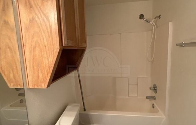 2 beds, 1 bath, $795, Unit 202 Truman Ave W. Unit C