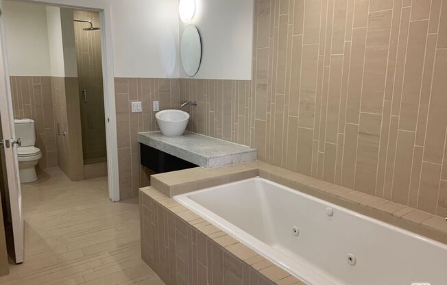 1 bed, 1.5 baths, 1,290 sqft, $4,064, Unit 917