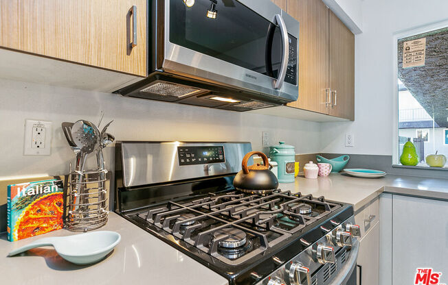 2 beds, 1 bath, 900 sqft, $2,249, Unit 115