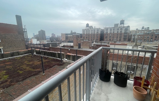 520 W 112 ST