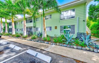 Charming Golf-Course Condo with Screened Patio – Minutes to Clearwater Beach
