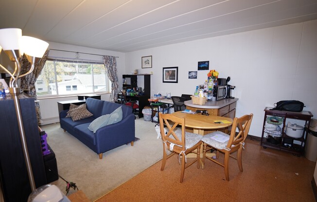 1 bed, 1 bath, $1,090, Unit 2C