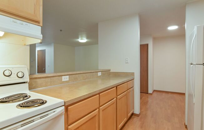 3 beds, 2 baths, $2,400, Unit 208