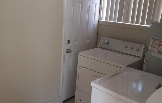 2 beds, 1 bath, $1,000