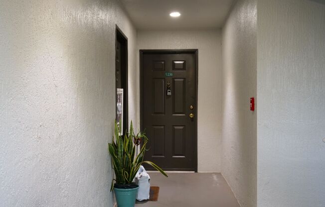 2 beds, 2 baths, $1,700, Unit Unit 236