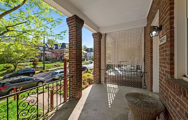 Charming Rowhome with Garage in Prime Glover Park Location – Available for August Start!