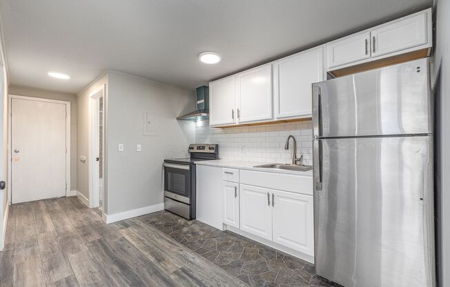 1 bed, 1 bath, 895 sqft, $950, Unit 15