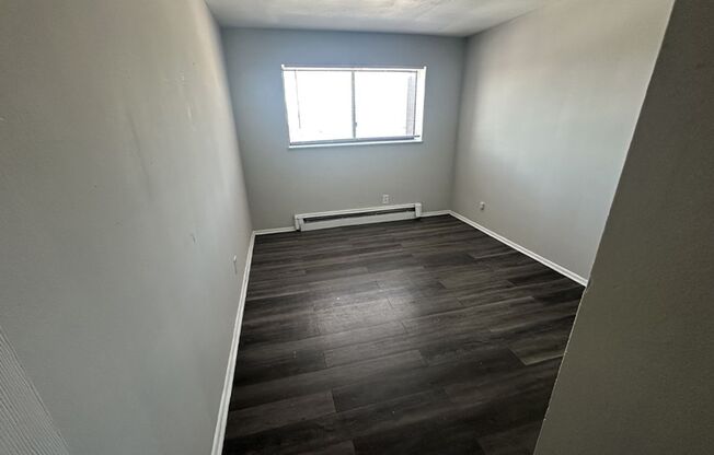 2 beds, 1 bath, 900 sqft, $995, Unit 3253-105