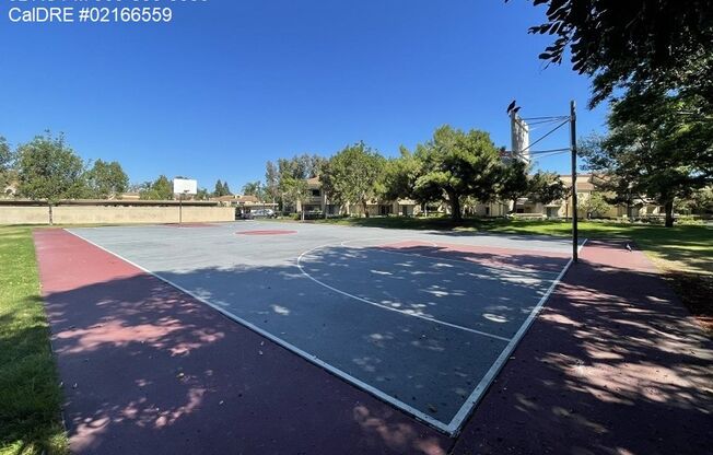 Gated 2 Bedroom Townhome in Irvine