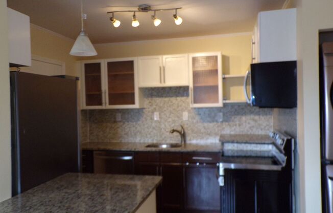 2 beds, 2 baths, $2,195, Unit # 402