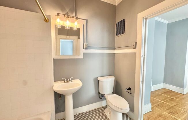 2 beds, 1 bath, $1,375, Unit 311