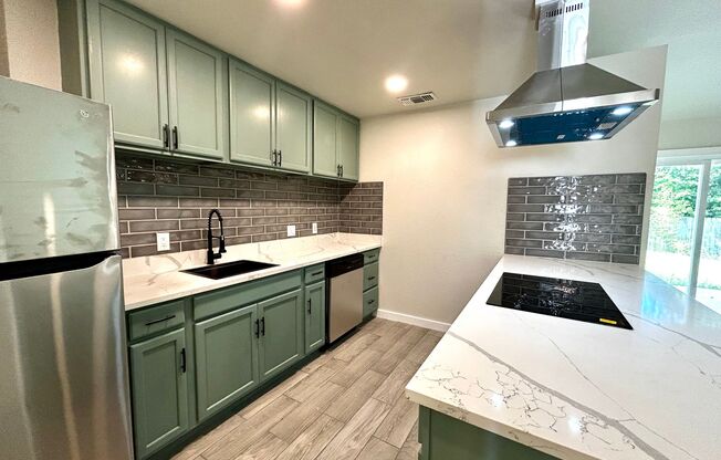 8 beds, 3 baths, $10,400, Unit House