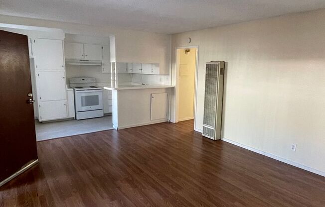 2 beds, 1 bath, 819 sqft, $2,295, Unit 1220-02
